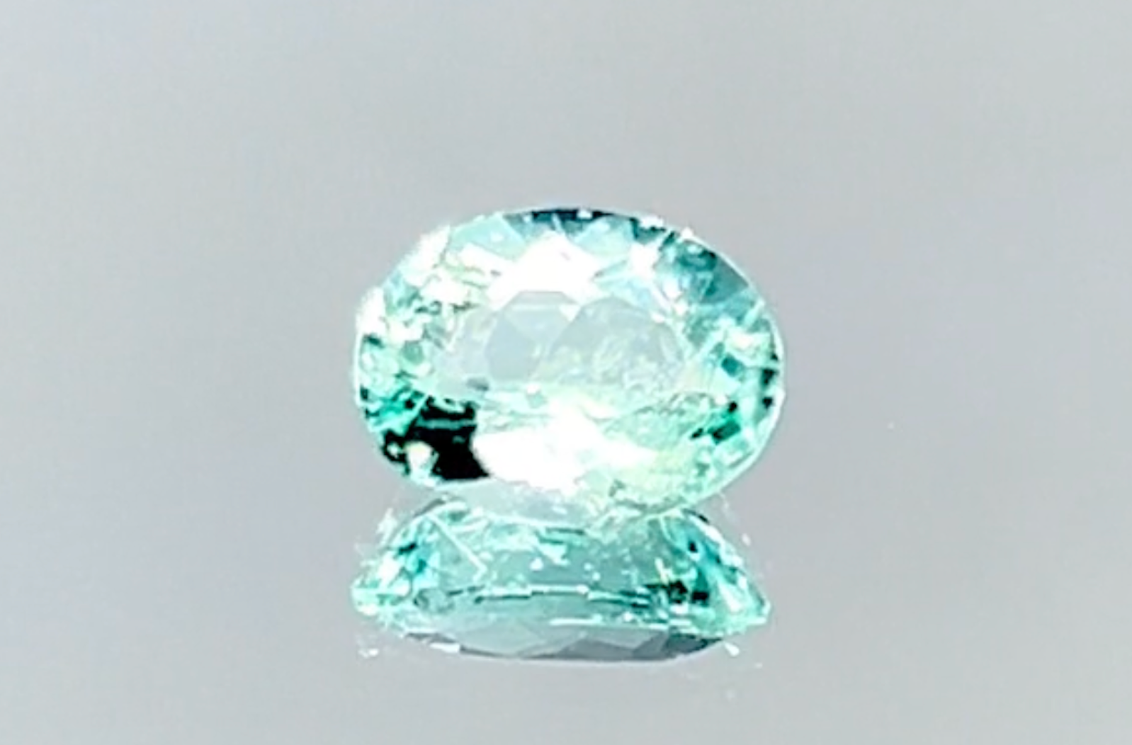 0.98ct Neon Paraiba Turmalin Ring mit D Flawless Diamanten, eingefasst in 18 Karat Gelbgold
