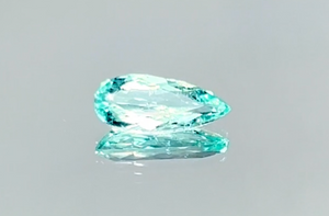 1.22ct Neon Paraiba Turmalin Ring mit D Flawless Diamanten, eingefasst in 18 Karat Gelbgold