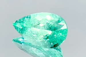 5.47ct Neon Paraiba Turmalin Ring mit D Flawless Diamanten, eingefasst in 18 Karat Gelbgold