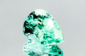 2.41ct Neon Paraiba Turmalin Ring mit D Flawless Diamanten, eingefasst in 18 Karat Gelbgold