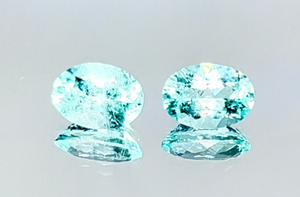1.50ct Neon Paraiba Turmalin Ohrringe mit D Flawless Diamanten, eingefasst in 18 Karat Gelbgold