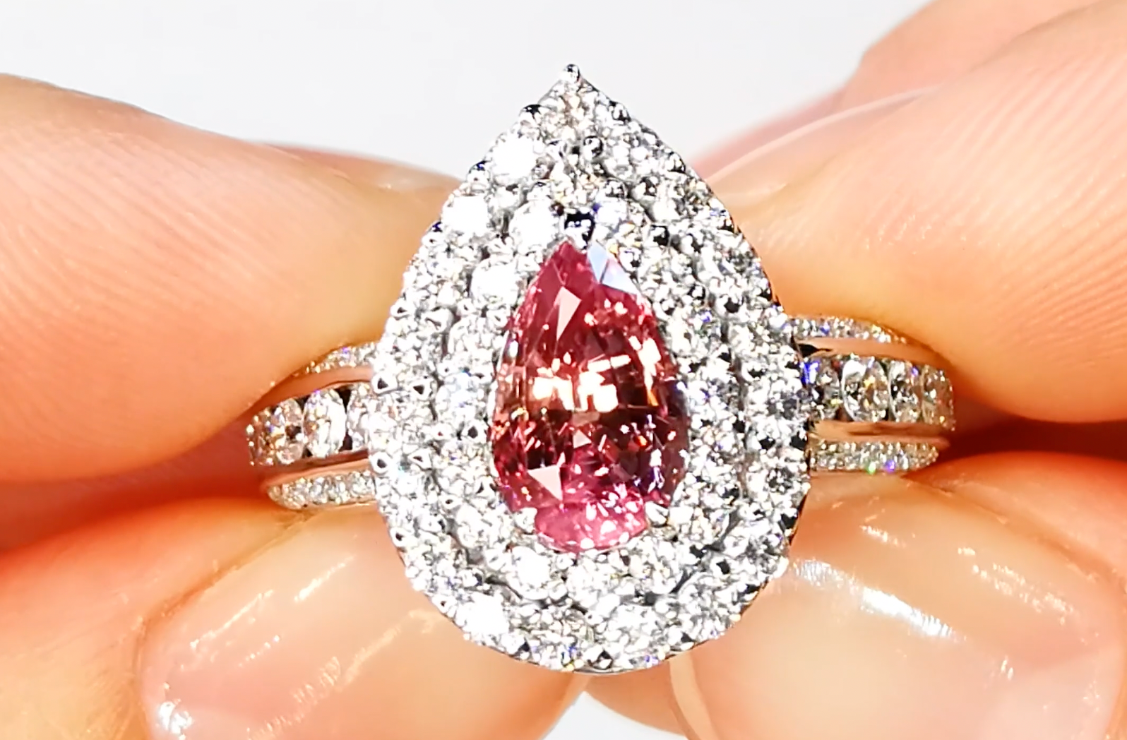2.52ct nicht erhitzter Padparadscha Ilakaka Saphir Ring mit D Flawless Diamanten, eingefasst in 18 Karat Weissgold