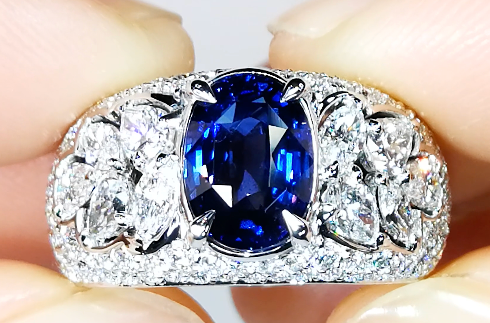 3.02ct nicht erhitzter royal blauer Ceylon Saphir Ring mit D Flawless Diamanten, eingefasst in 18 Karat Weissgold