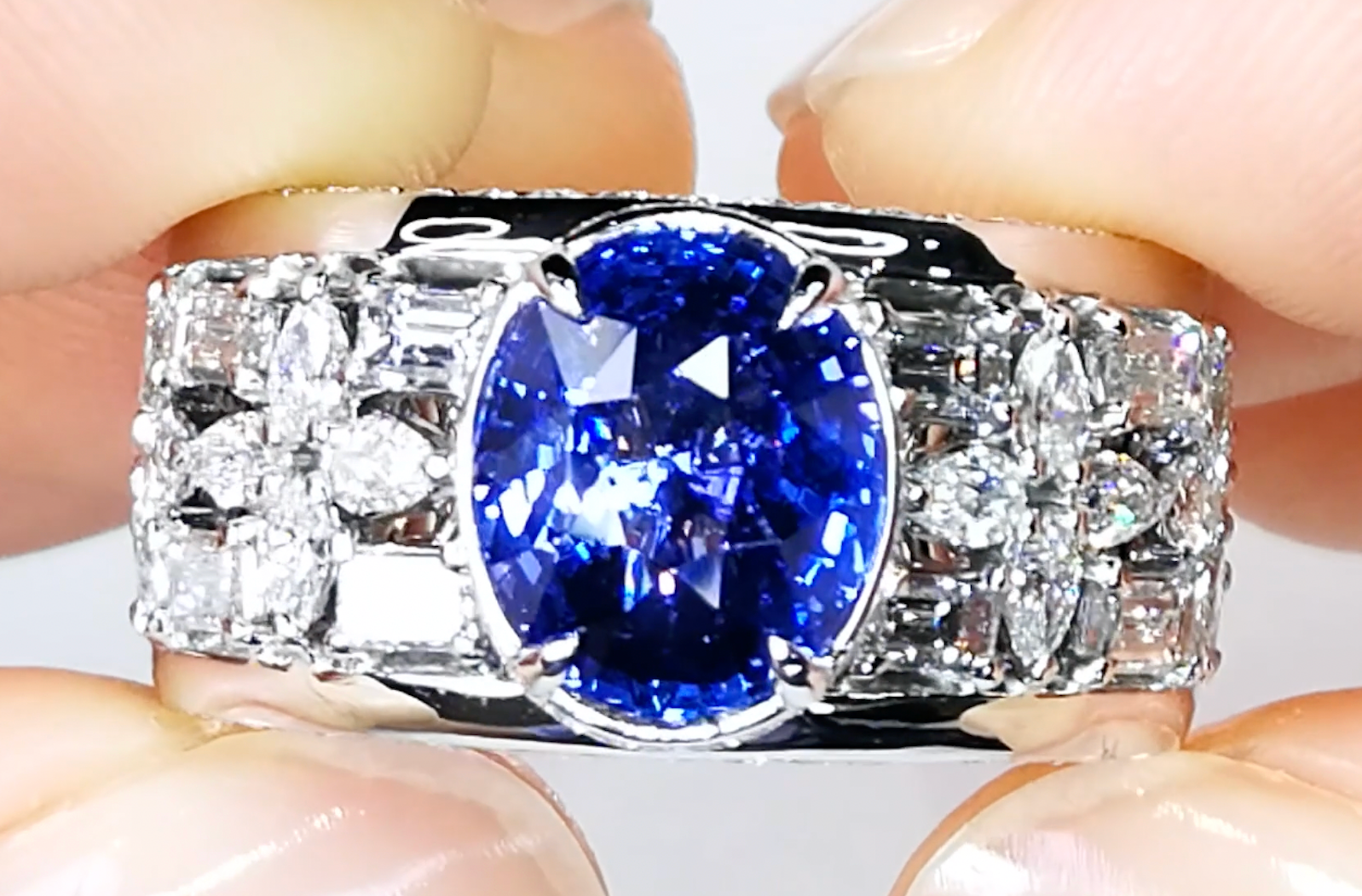 4.08ct nicht erhitzter blauer Ceylon Saphir Ring mit D Flawless Diamanten, eingefasst in 18 Karat Weissgold