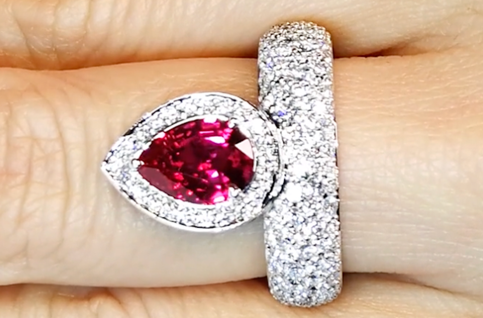 2.06ct nicht erhitzter intensiv roter Jedi Rubin Ring mit D Flawless Diamanten, eingefasst in 18 Karat Weissgold