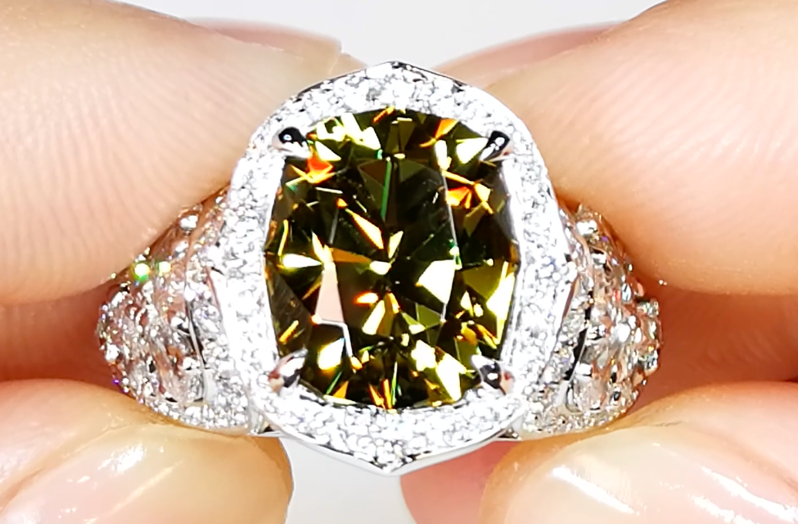 5.57ct Mali Granat Ring mit D Flawless Diamanten, eingefasst in 18 Karat Weissgold
