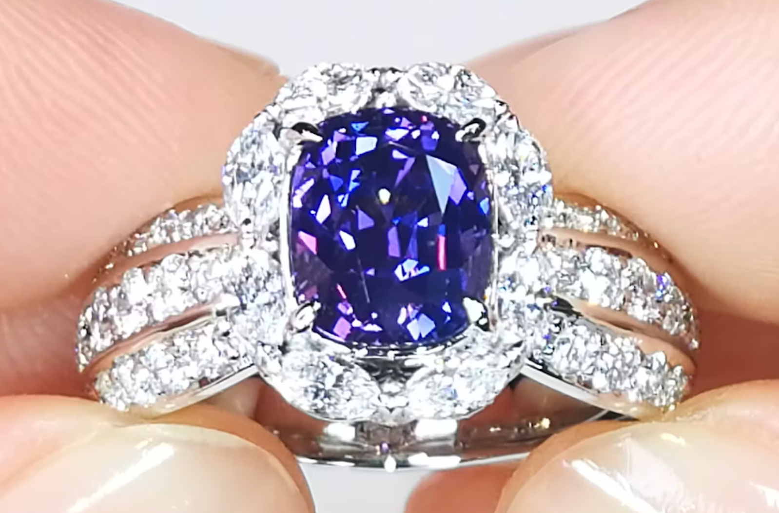 3.26ct nicht ehitzter Vivid farbwechselnder Ceylon Saphir Ring mit D Flawless Diamanten, eingefasst in 18 Karat Weissgold