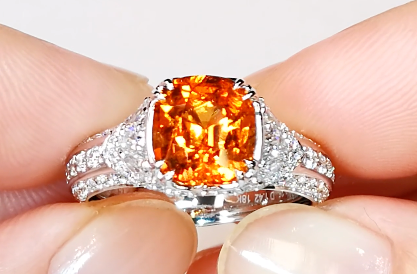 3.25ct Mandarin Granat Ring mit D Flawless Diamanten, eingefasst in 18 Karat Weissgold