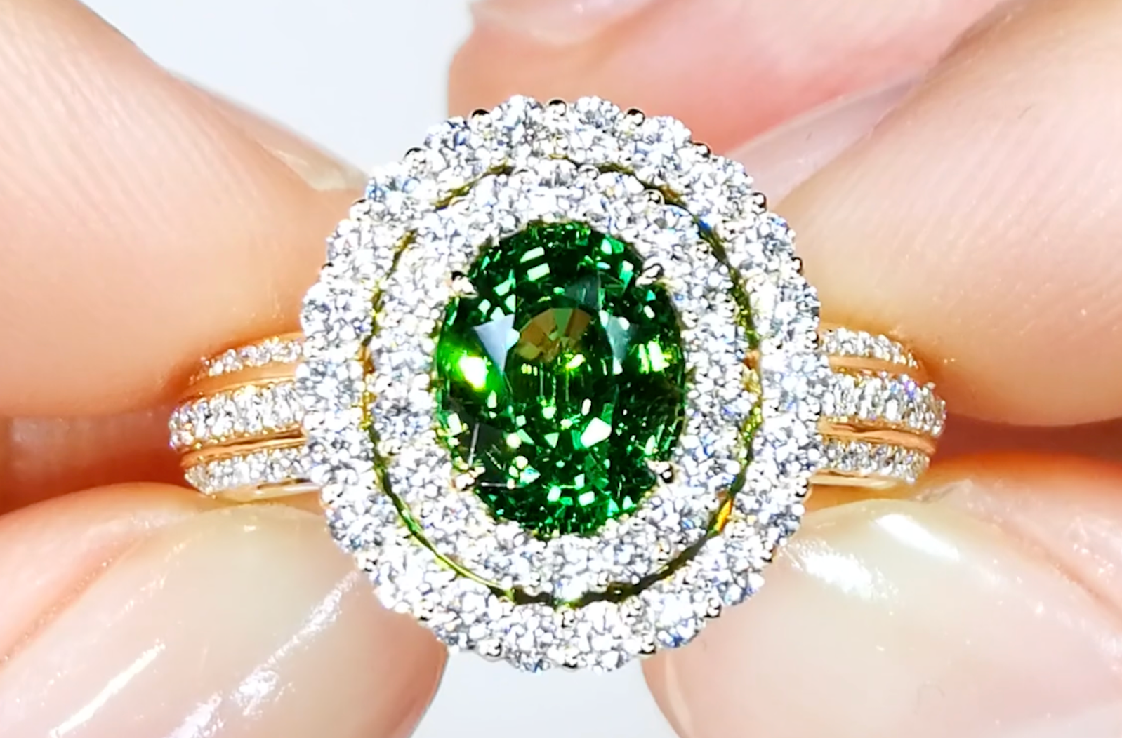 2.51ct Neon Tsavorit Ring mit D Flawless Diamanten, eingefasst in 18 Karat Gelbgold