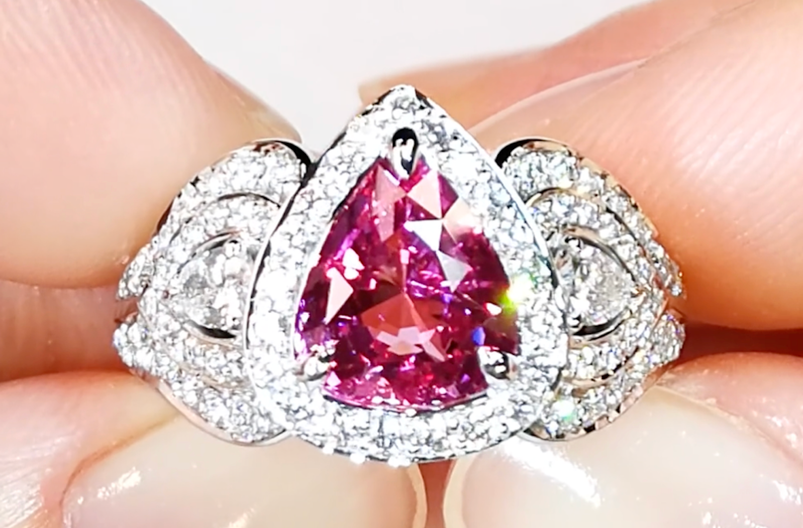 2.55ct nicht erhitzter Vivid Hot pinker Saphir Ring mit D Flawless Diamanten, eingefasst in 18 Karat Weissgold