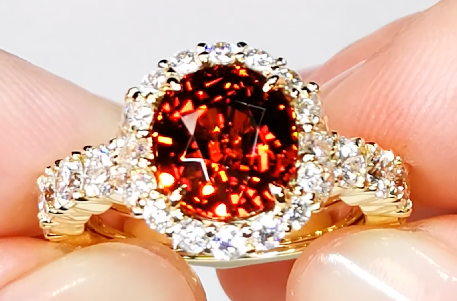 5.06ct Mandarin Granat Ring mit D Flawless Diamanten, eingefasst in 18 Karat Gelbgold