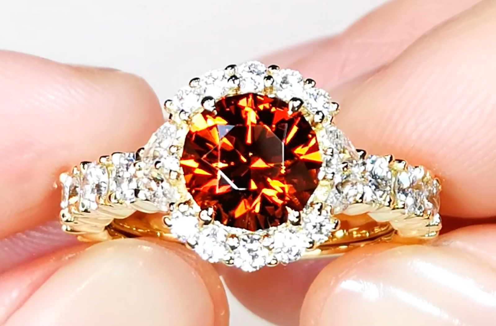 2.67ct Mandarin Granat Ring mit D Flawless Diamanten, eingefasst in 18 Karat Gelbgold