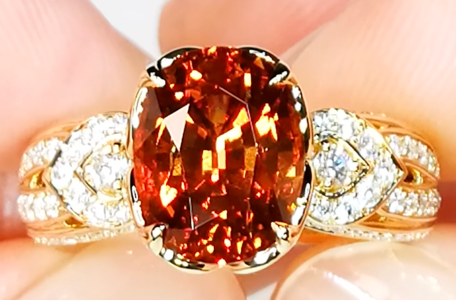 5.19ct Mandarin Granat Ring mit D Flawless Diamanten, eingefasst in 18 Karat Gelbgold