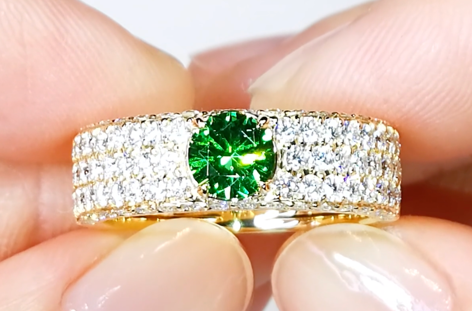 0.74ct Tsavorit Ring mit D Flawless Diamanten, eingefasst in 18 Karat Gelbgold