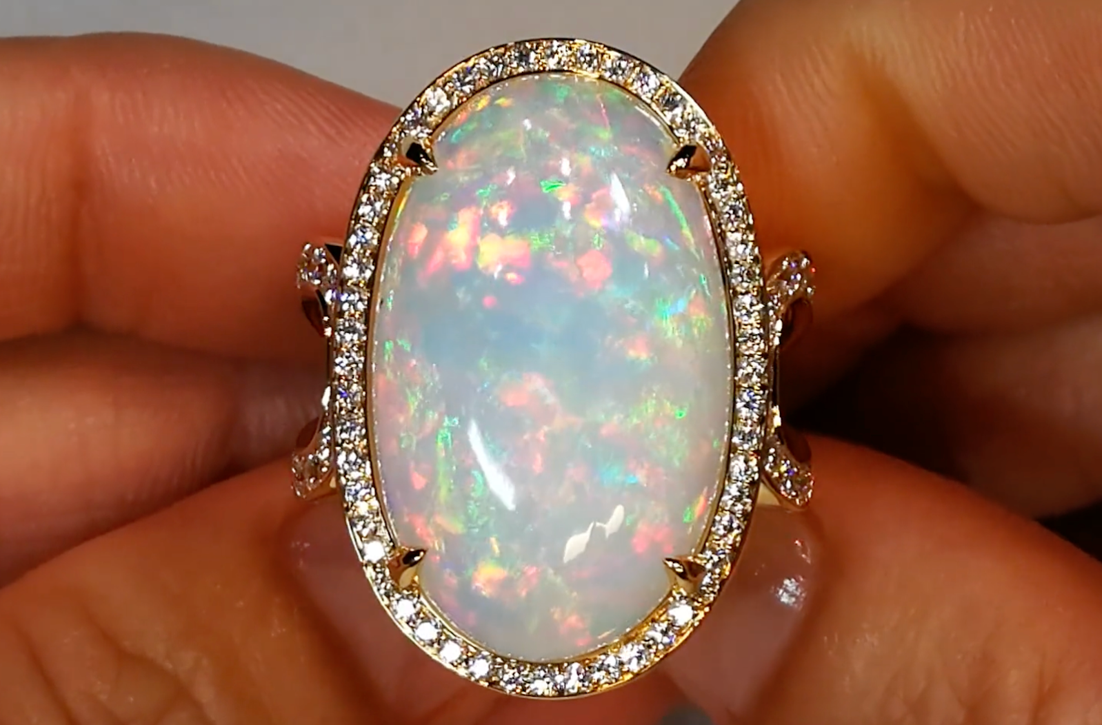 15.25ct Opal Ring mit D Flawless Diamanten, eingefasst in 18 Karat Gelbgold
