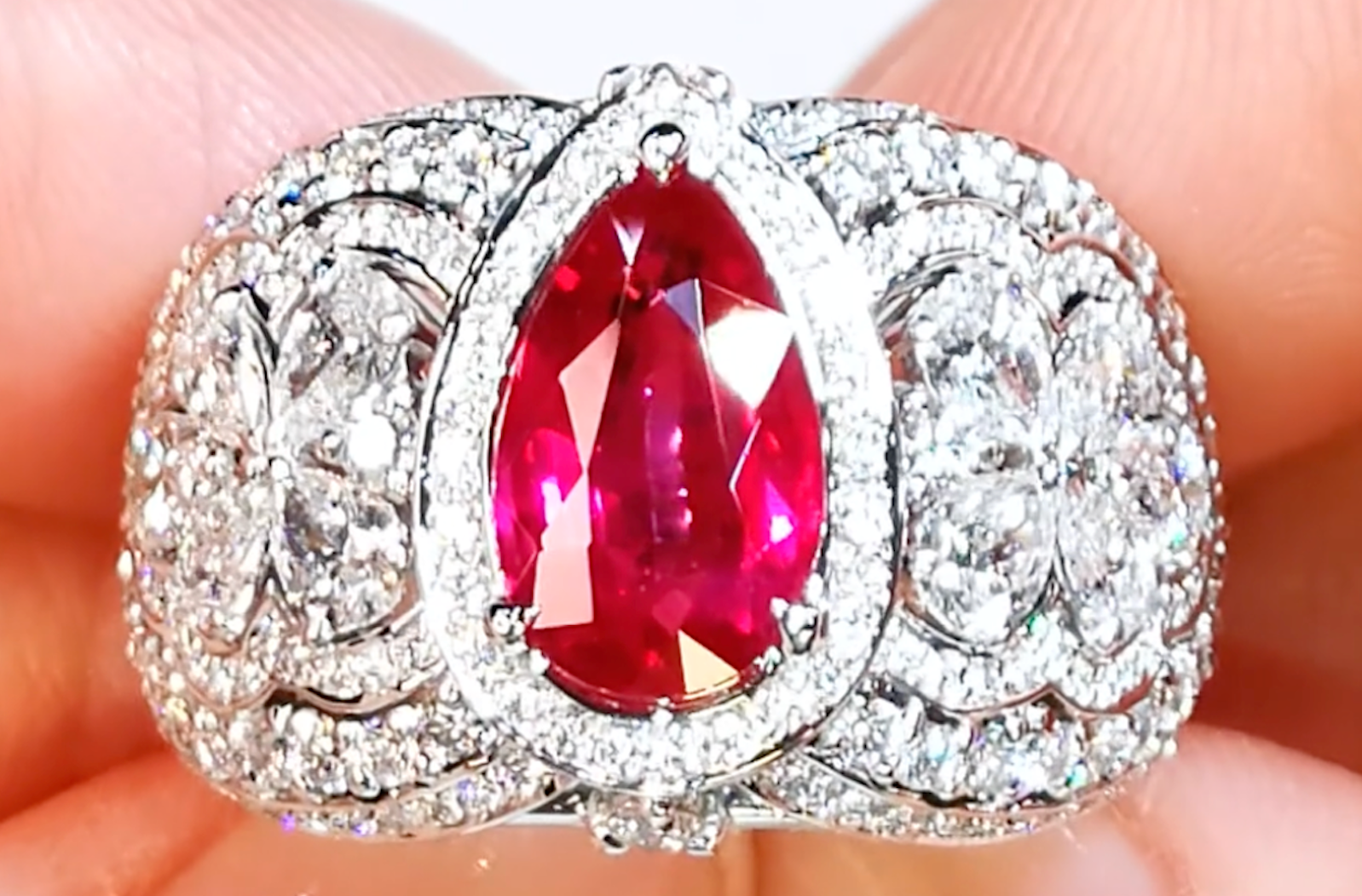 3.00ct nicht erhitzter taubenblutroter Jedi Rubin Ring mit D Flawless Diamanten, eingefasst in 18 Karat Weissgold