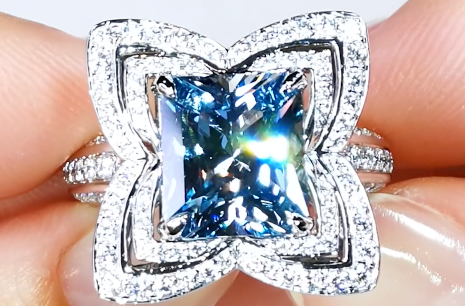 4.22ct Santa Maria Aquamarin Ring mit D Flawless Diamanten, eingefasst in 18 Karat Weissgold