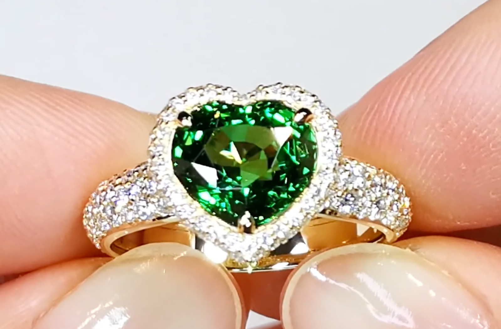 3.05ct neon Tsavorit Granat Ring mit D Flawless Diamanten, eingefasst in 18 Karat Gelbgold