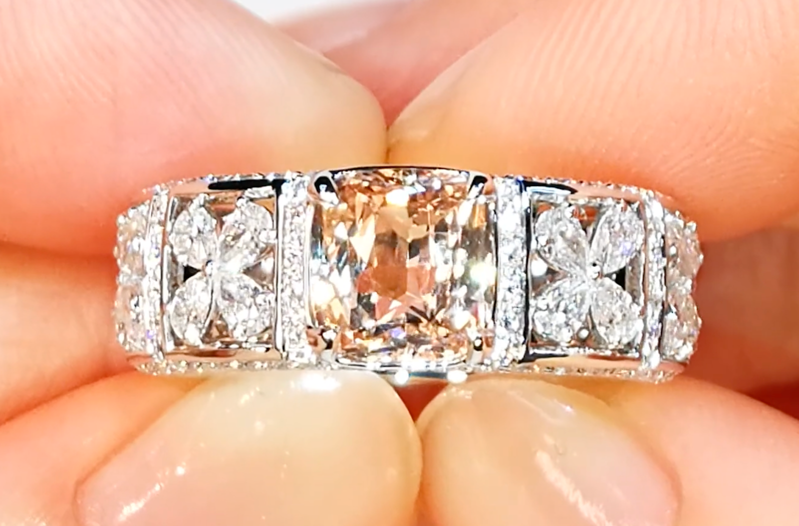 2.04ct nicht erhitzter Sonnenuntergang Padparadscha Saphir Ring mit D Flawless Diamanten, eingefasst in 18 Karat Weissgold