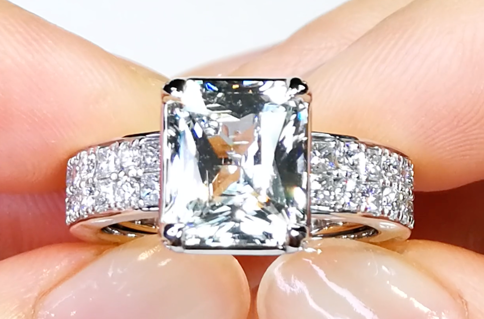 4.16ct weisser Chrysoberyll Ring mit D Flawless Diamanten, eingefasst in 18 Karat Weissgold