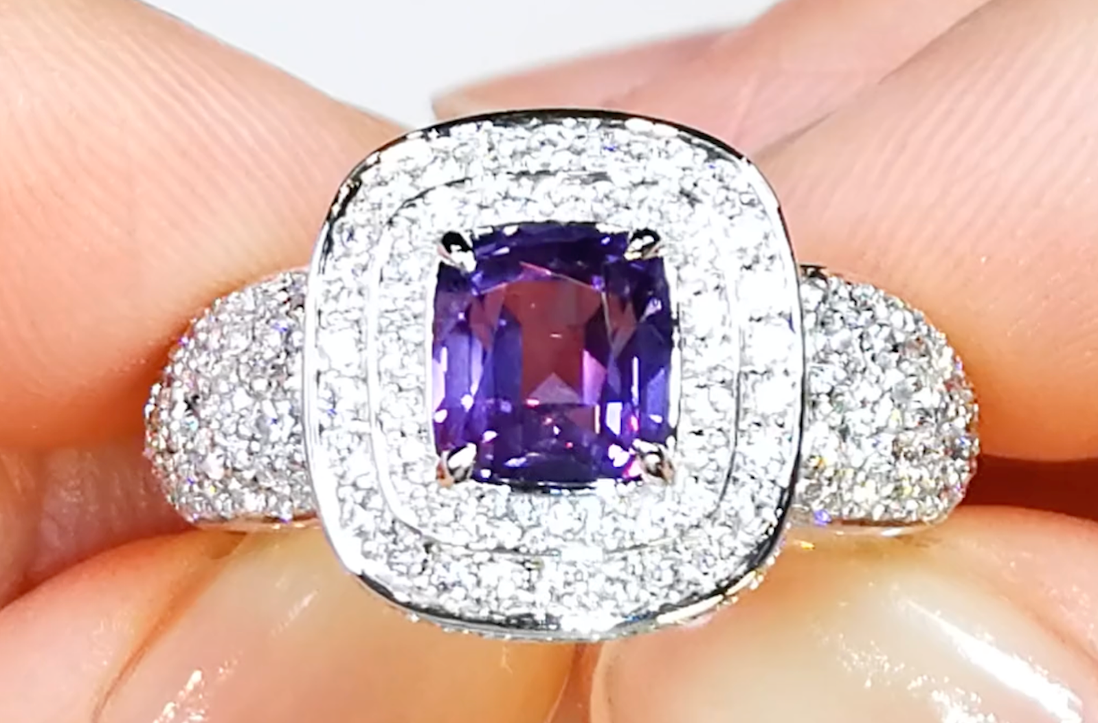 2.12ct nicht erhitzter vivid Lavendel Saphir Ring mit D Flawless Diamanten, eingefasst in 18 Karat Weissgold