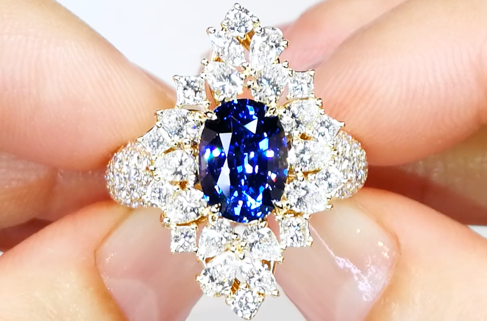3.28ct nicht erhitzter royal blauer Ceylon Saphir Ring mit D Flawless Diamanten, eingefasst in 18 Karat Gelbgold