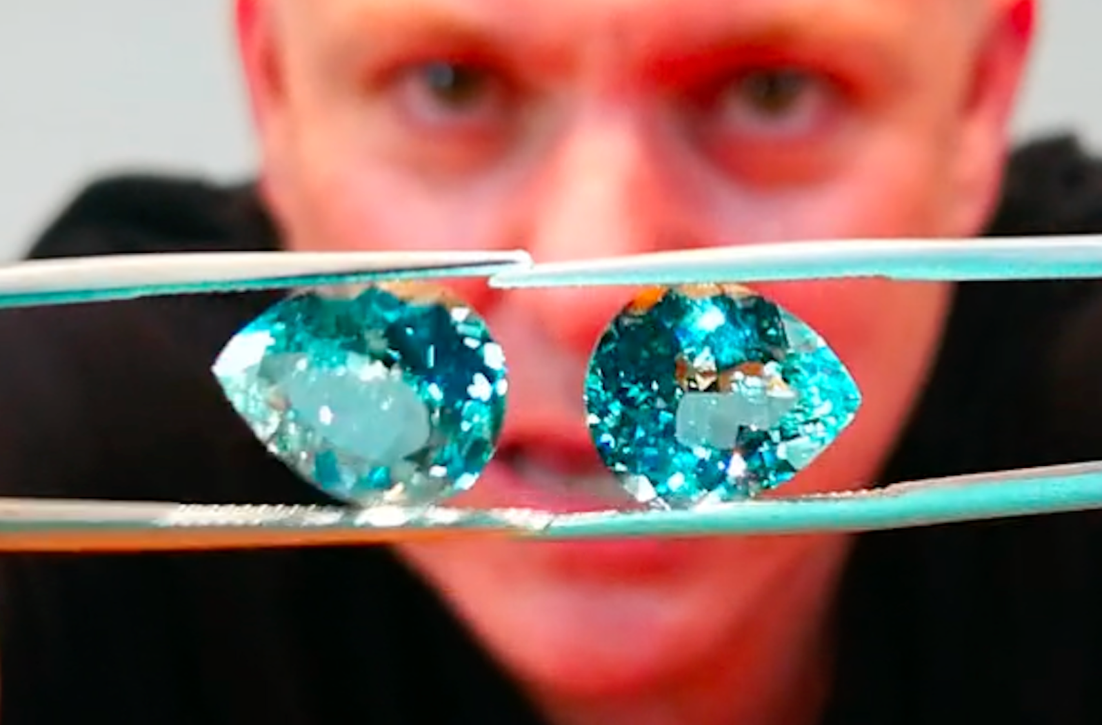 14.24ct Nicht erhitzter Baby Lumina lupenreiner Paraiba Turmalin Ohrringe mit D Flawless Diamant eingefasst in 18 Karat Gelbgold