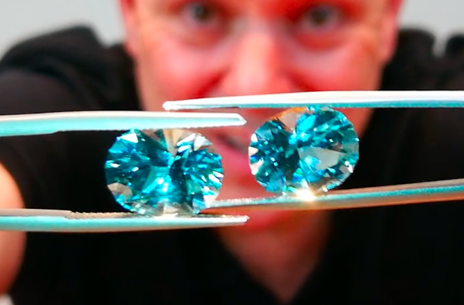 12.25ct Nicht erhitzter Baby Lumina lupenreiner Paraiba Turmalin Ohrringe mit D Flawless Diamant eingefasst in 18 Karat Gelbgold