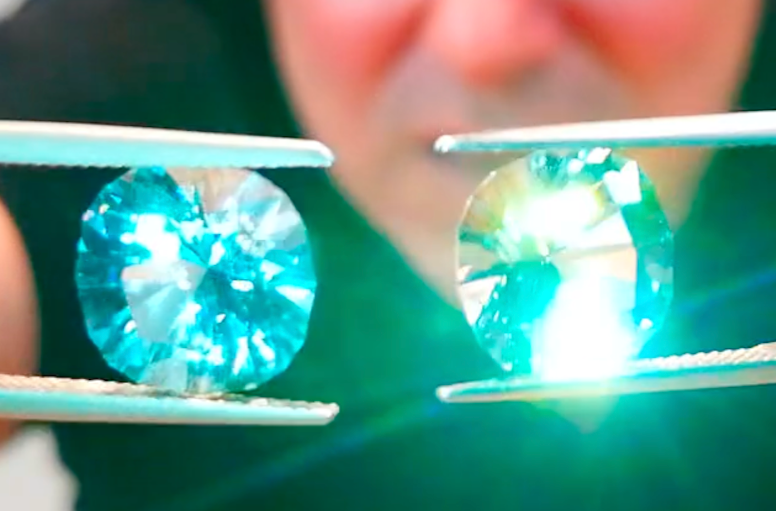 12.37ct Nicht erhitzter Baby Lumina lupenreiner Paraiba Turmalin Ohrringe mit D Flawless Diamant eingefasst in 18 Karat Gelbgold
