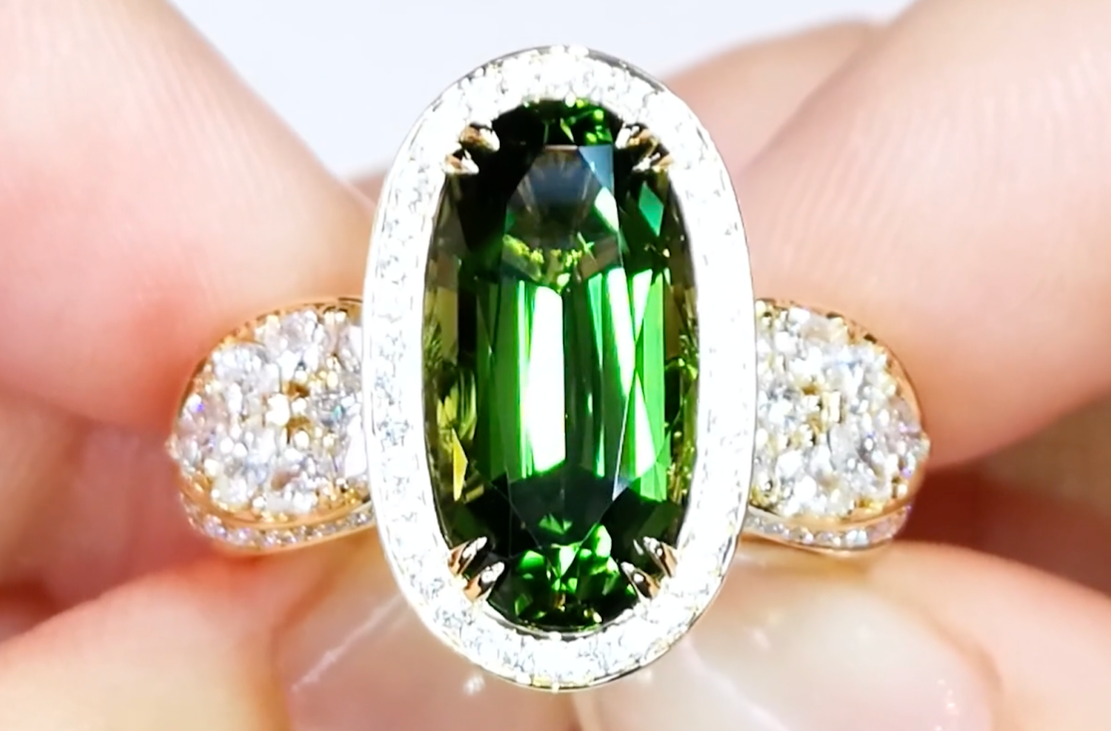 5.20ct Chrom Turmalin Ring mit D Flawless Diamanten, eingefasst in 18 Karat Gelbgold