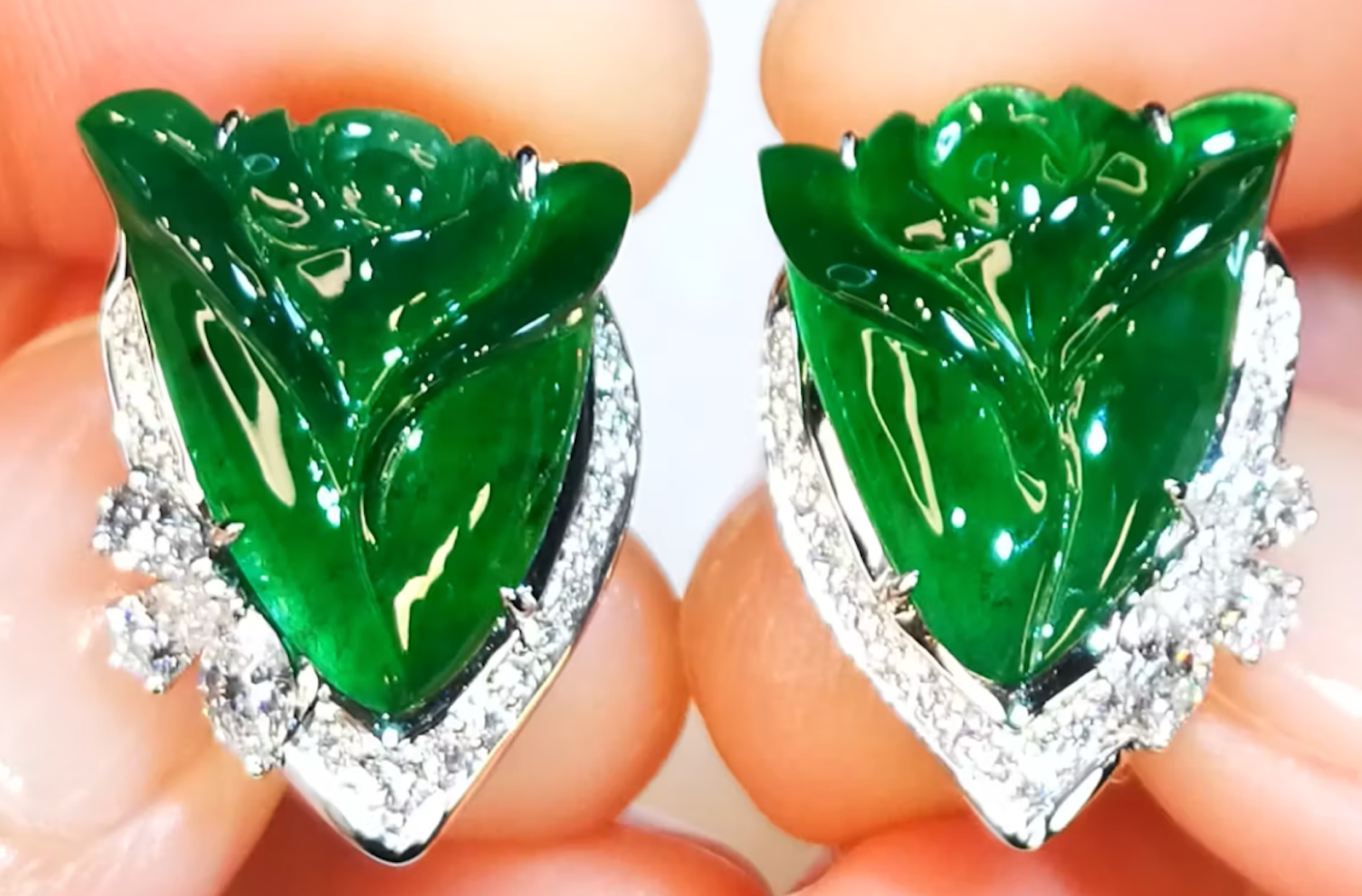 8.89ct Fei Cui Imperial A Jadeit Ohrringe mit D Flawless Diamanten, eingefasst in 18 Karat Weissgold