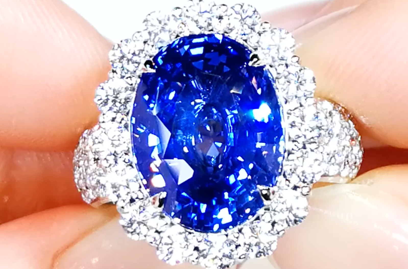 10.03ct Nicht erhitzter kornblumenblauer Vivid Kaschmir Typ Saphir Ring mit D Flawless Diamanten, eingefasst in 18 Karat Weissgold