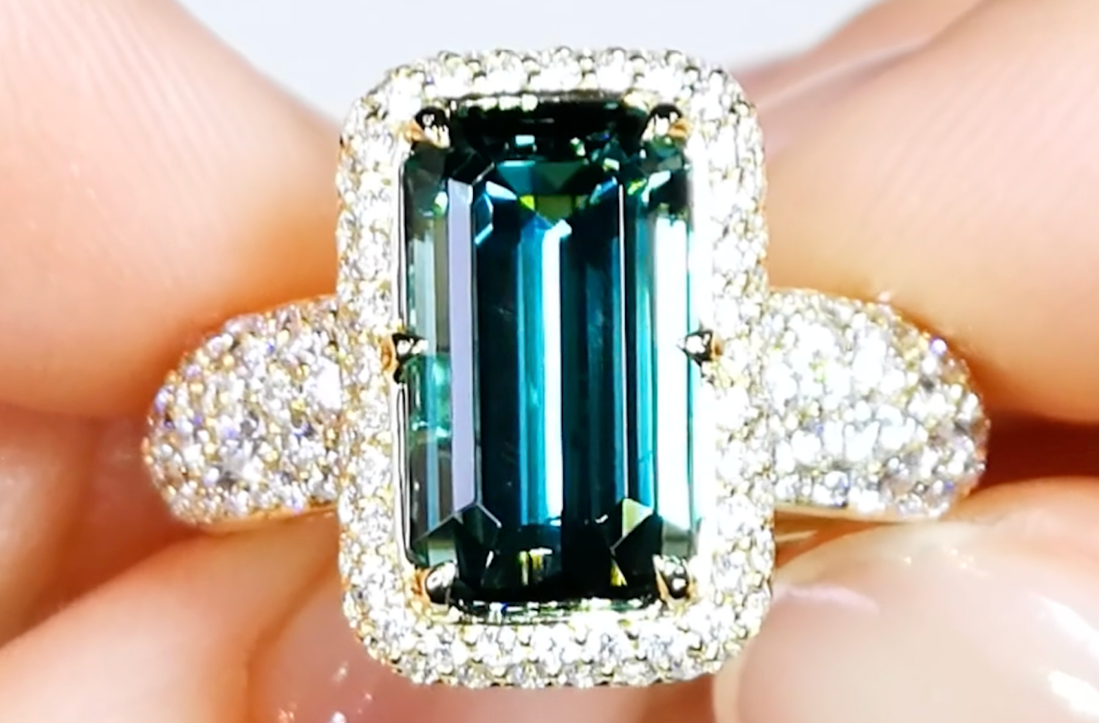 4.95ct Afghanischer Neon lagunen Turmalin Ring mit D Flawless Diamanten, eingefasst in 18 Karat Gelbgold