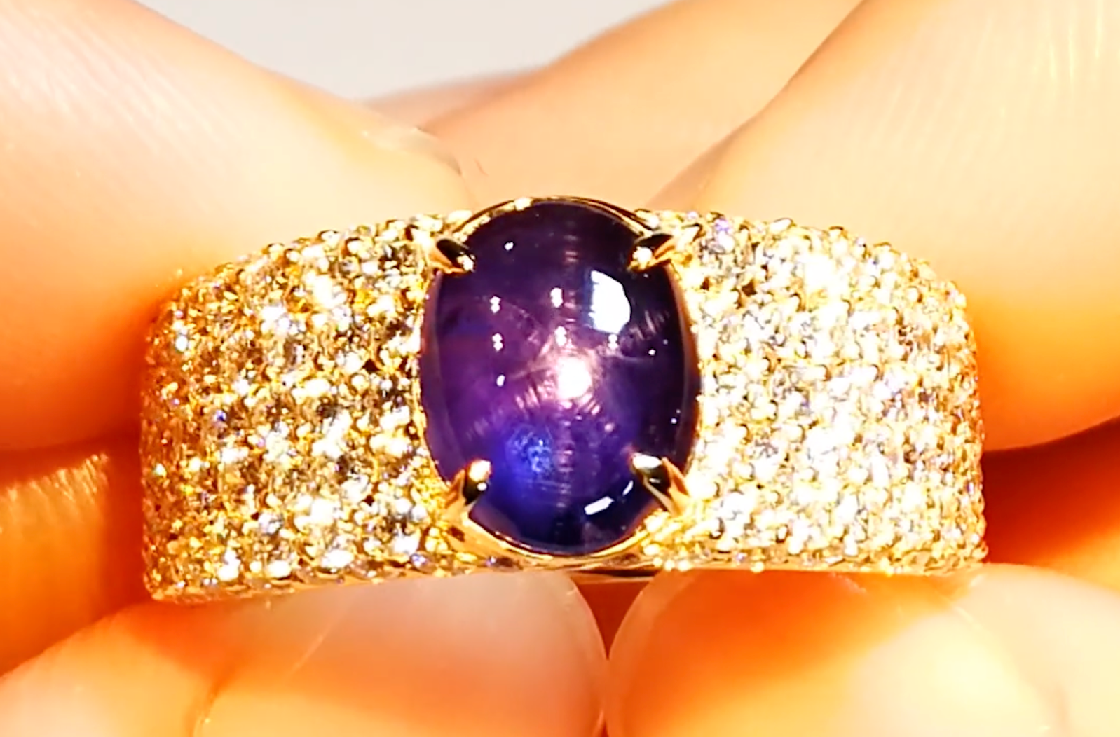 2.36ct Nicht erhitzter farbwechselnder Ceylon Stern Saphir Ring mit D Flawless Diamanten, eingefasst in 18 Karat Gelbgold