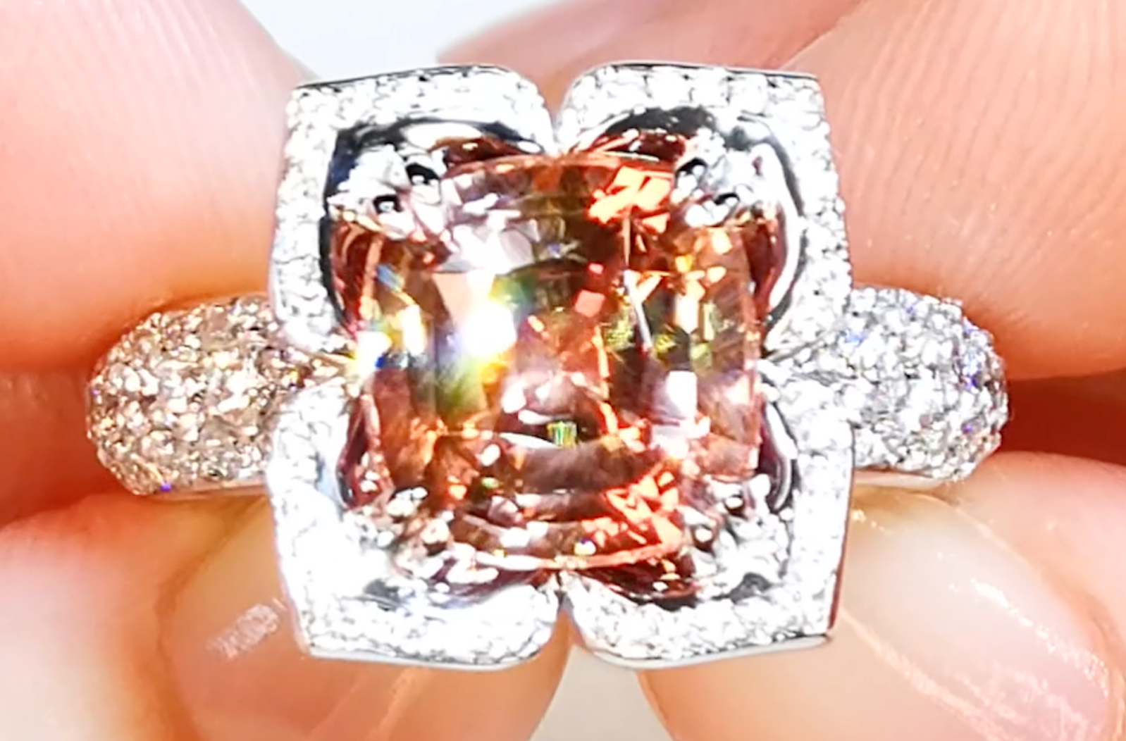 5.11ct Padparadscha farbener Granat Ring mit D Flawless Diamanten, eingefasst in 18 Karat Weissgold