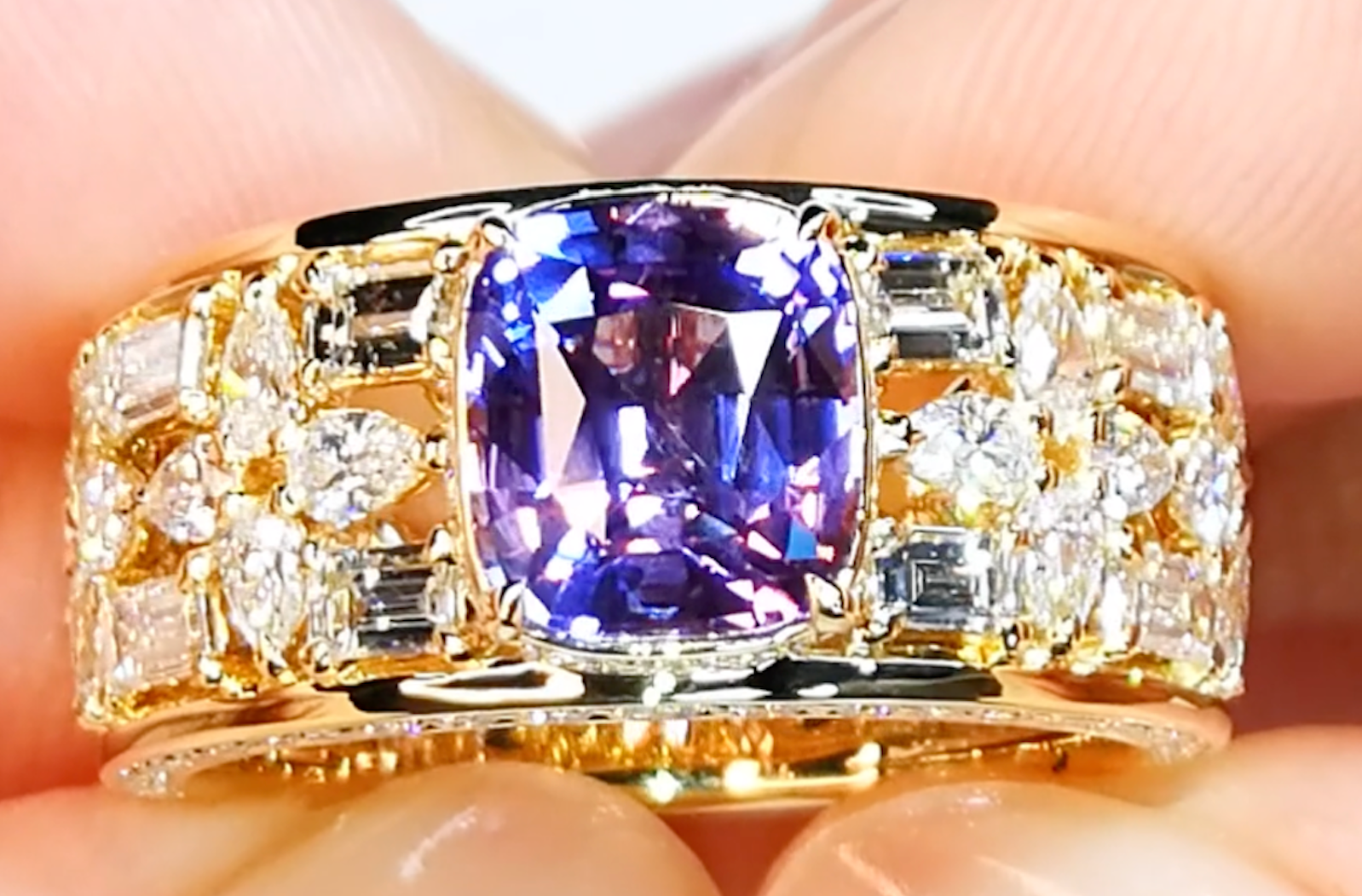 3.00ct Nicht erhitzter lilac Ceylon Saphir Ring mit D Flawless Diamanten, eingefasst in 18 Karat Gelbgold