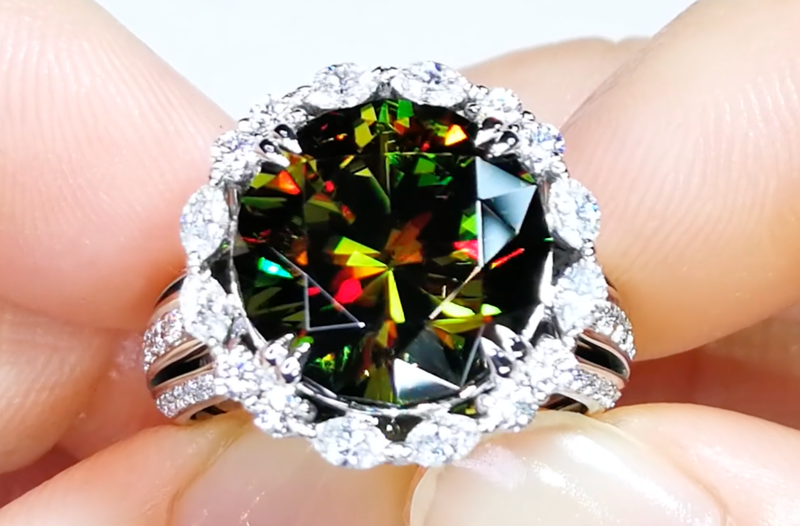 9.08ct Himalaya Sphen Ring mit D Flawless Diamanten, eingefasst in 18 Karat Weissgold