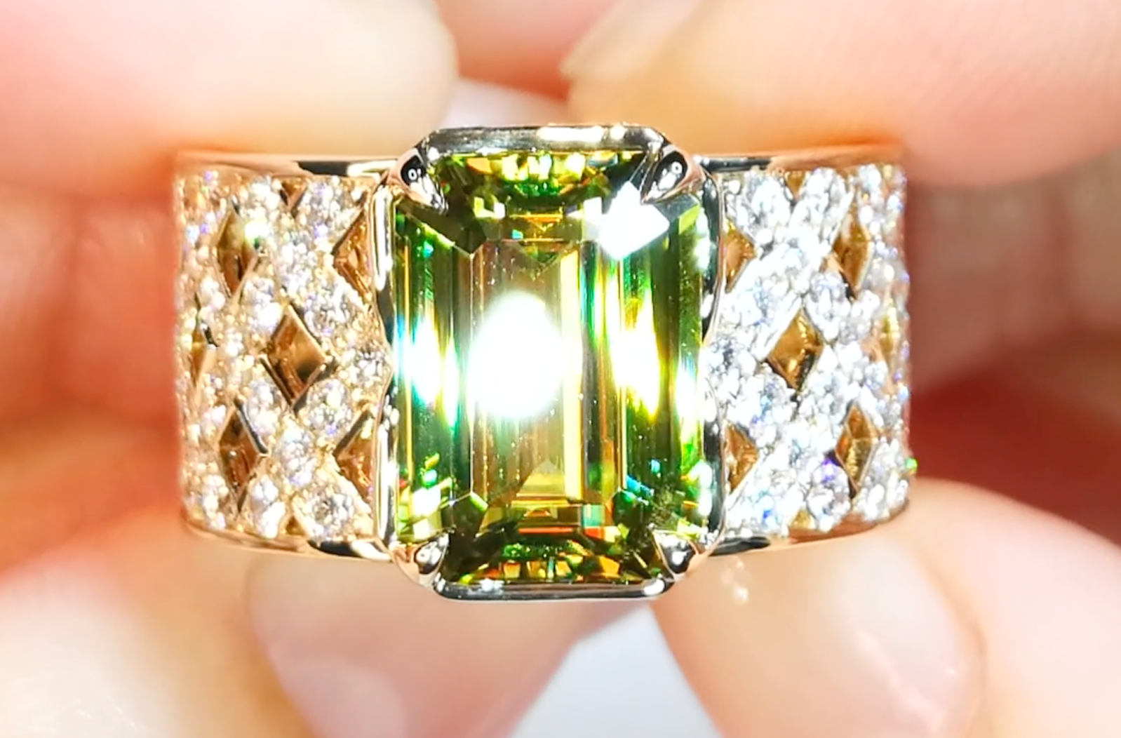 5.06ct russischer Sphen Ring mit D Flawless Diamanten, eingefasst in 18 Karat Gelbgold