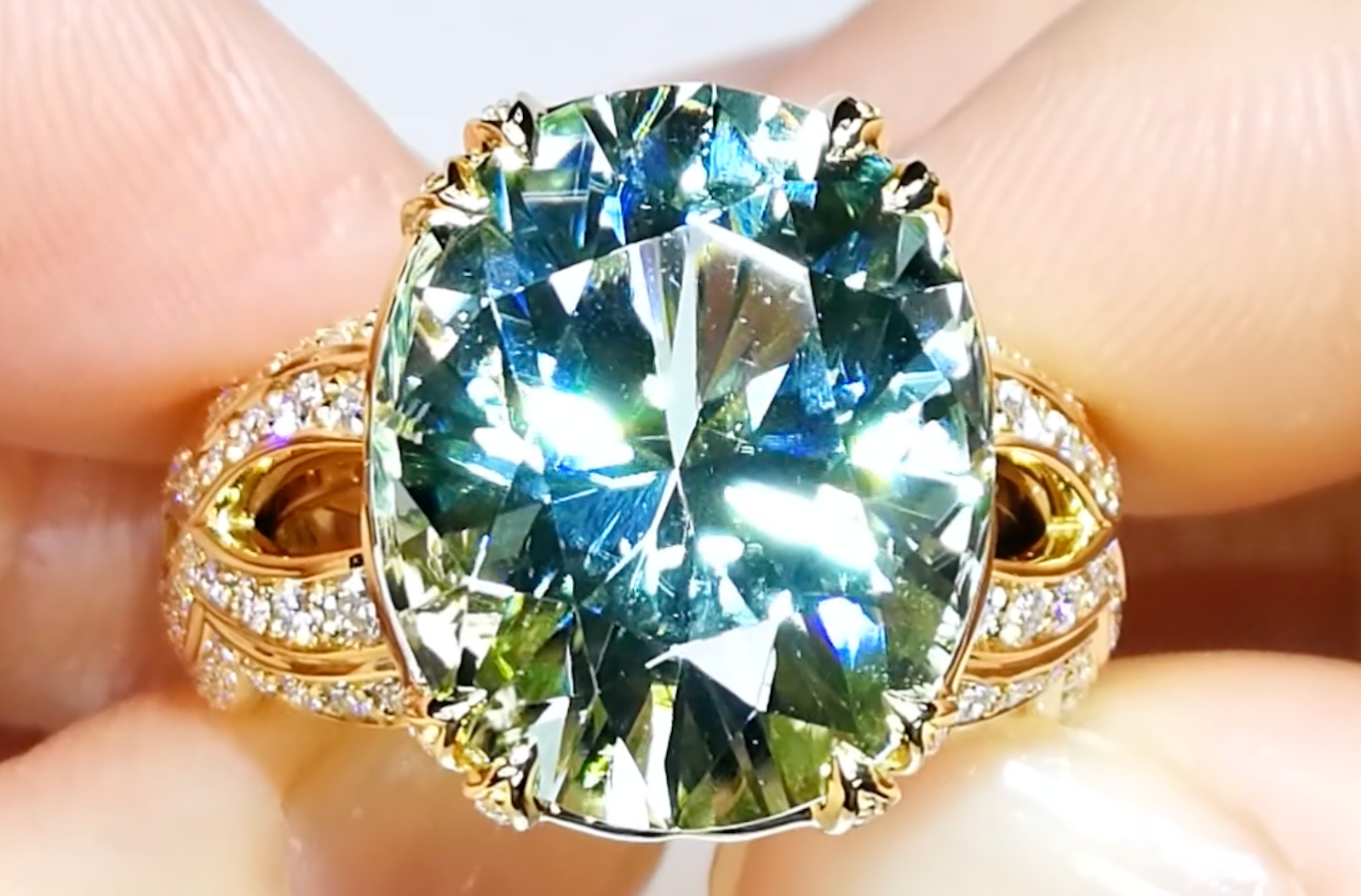 12.24ct Titan Turmalin Ring mit D Flawless Diamanten, eingefasst in 18 Karat Gelbgold