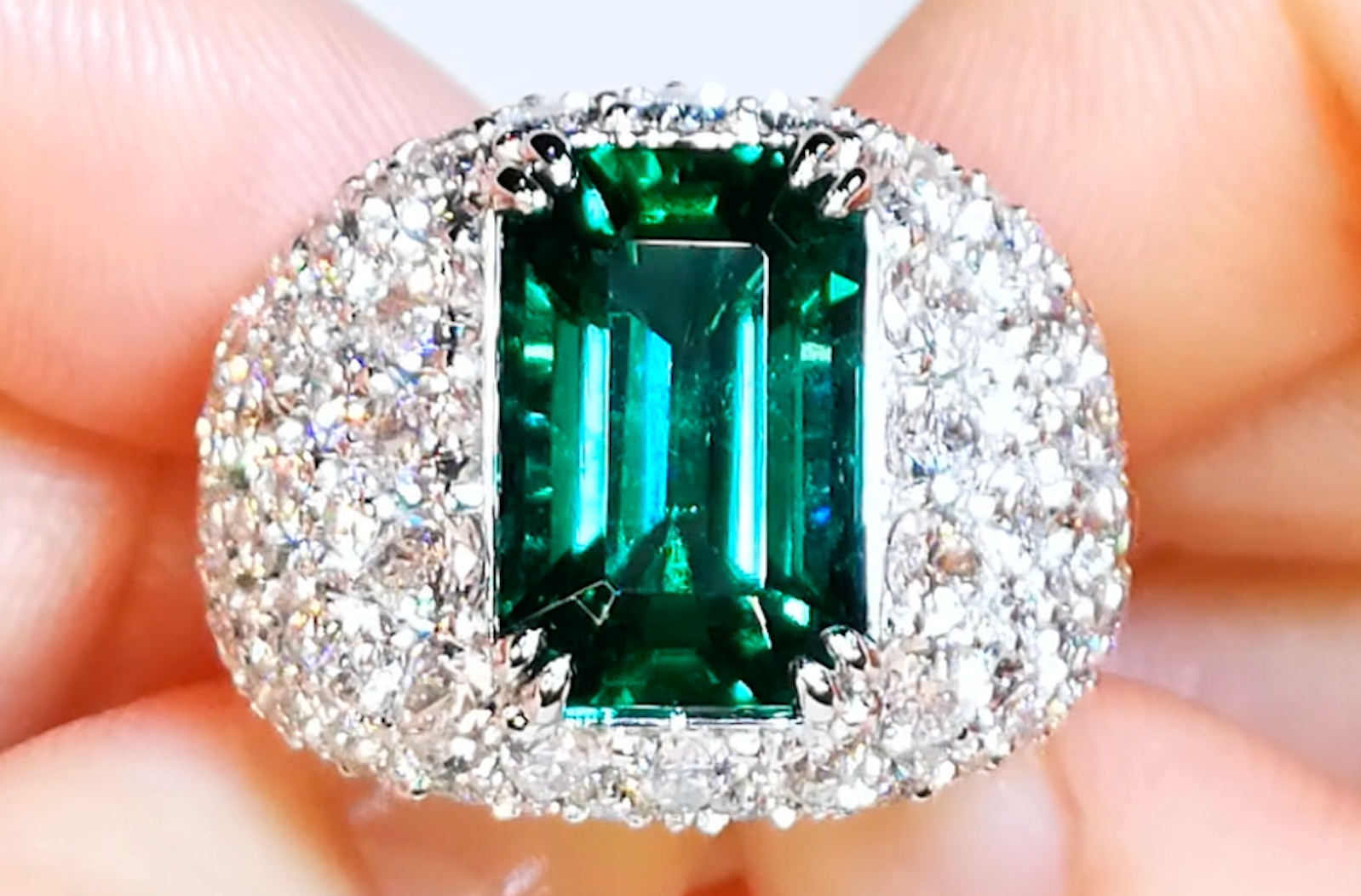6.76ct Top Gübelin zertifizierter ölfreier Smaragd Ring mit D Flawless Diamanten, eingefasst in 18 Karat Weissgold