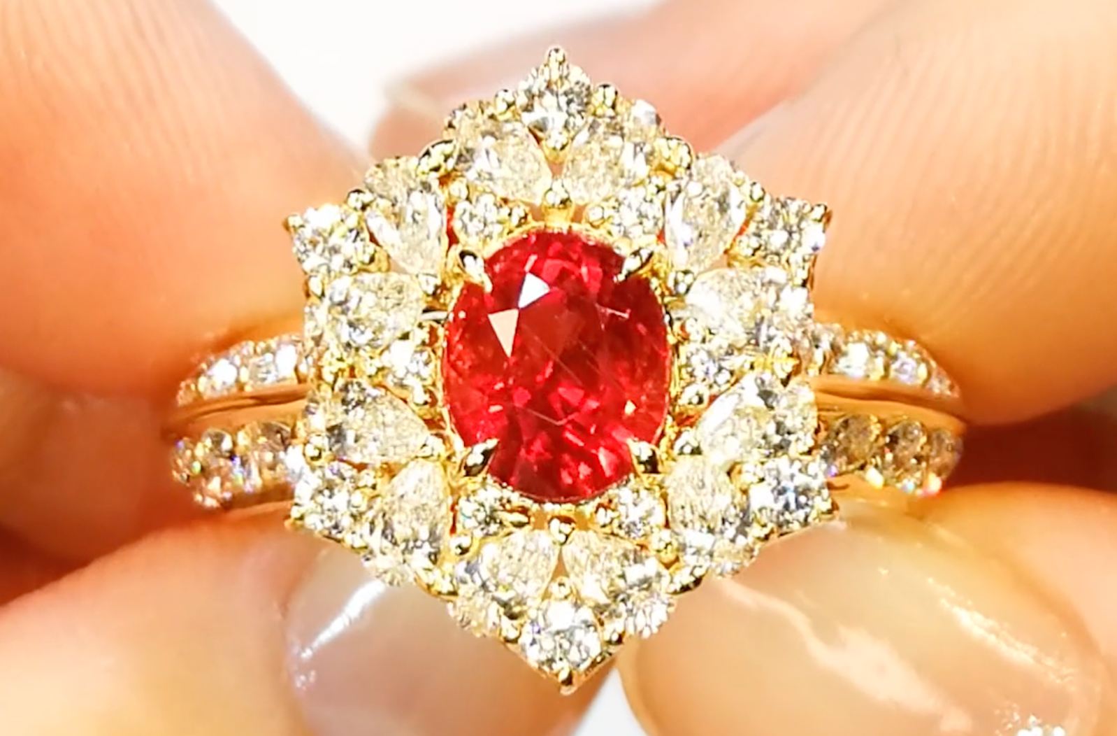 2.02ct Nicht erhitzter Madagaskar Sonnenuntergang Padparadscha Saphir Ring mit D Flawless Diamanten, eingefasst in 18 Karat Gelbgold