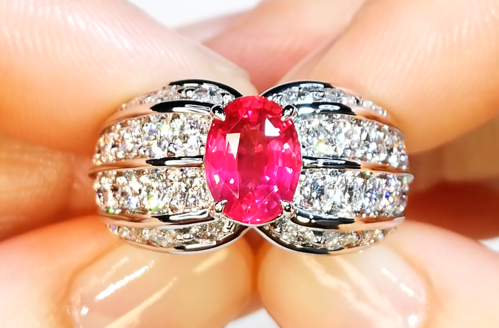 2.20ct Nicht erhitzter Mosambik Jedi Rubin Ring mit D Flawless Diamanten, eingefasst in 18 Karat Weissgold