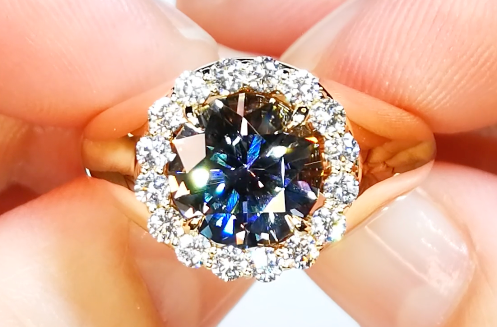 2.71ct nicht erhitzter Tansanit Ring mit D Flawless Diamanten, eingefasst in 18 Karat Gelbgold