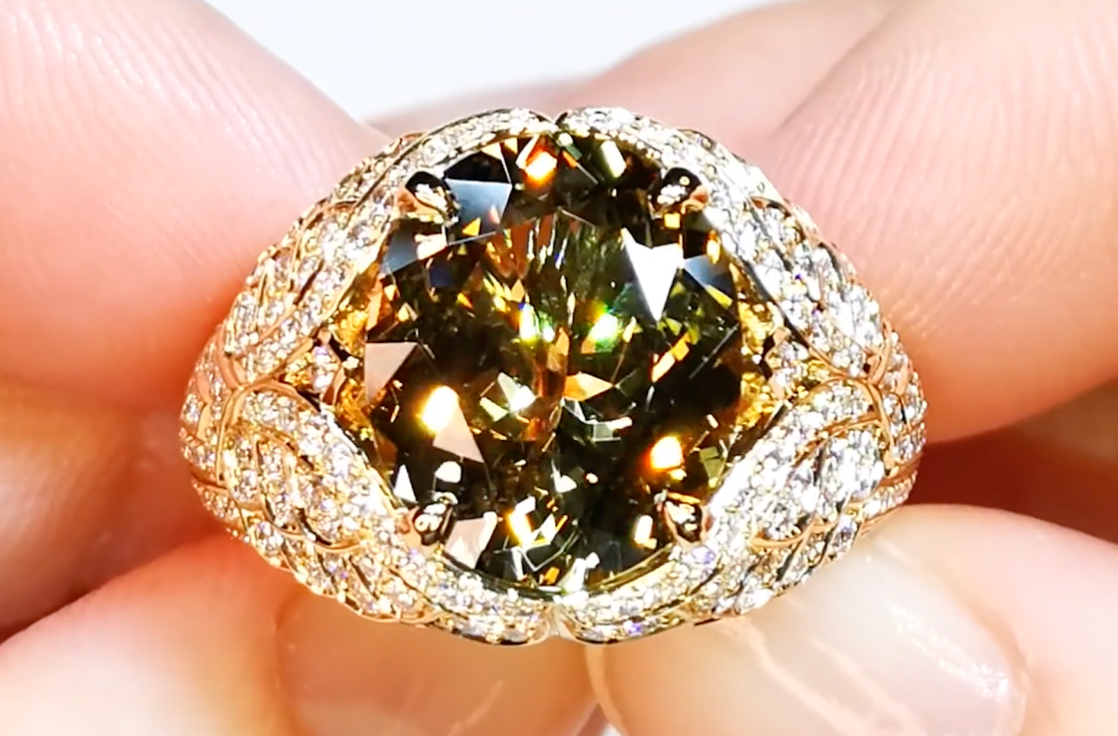 5.36ct nicht erhitzter Tansanit Ring mit D Flawless Diamanten, eingefasst in 18 Karat Gelbgold