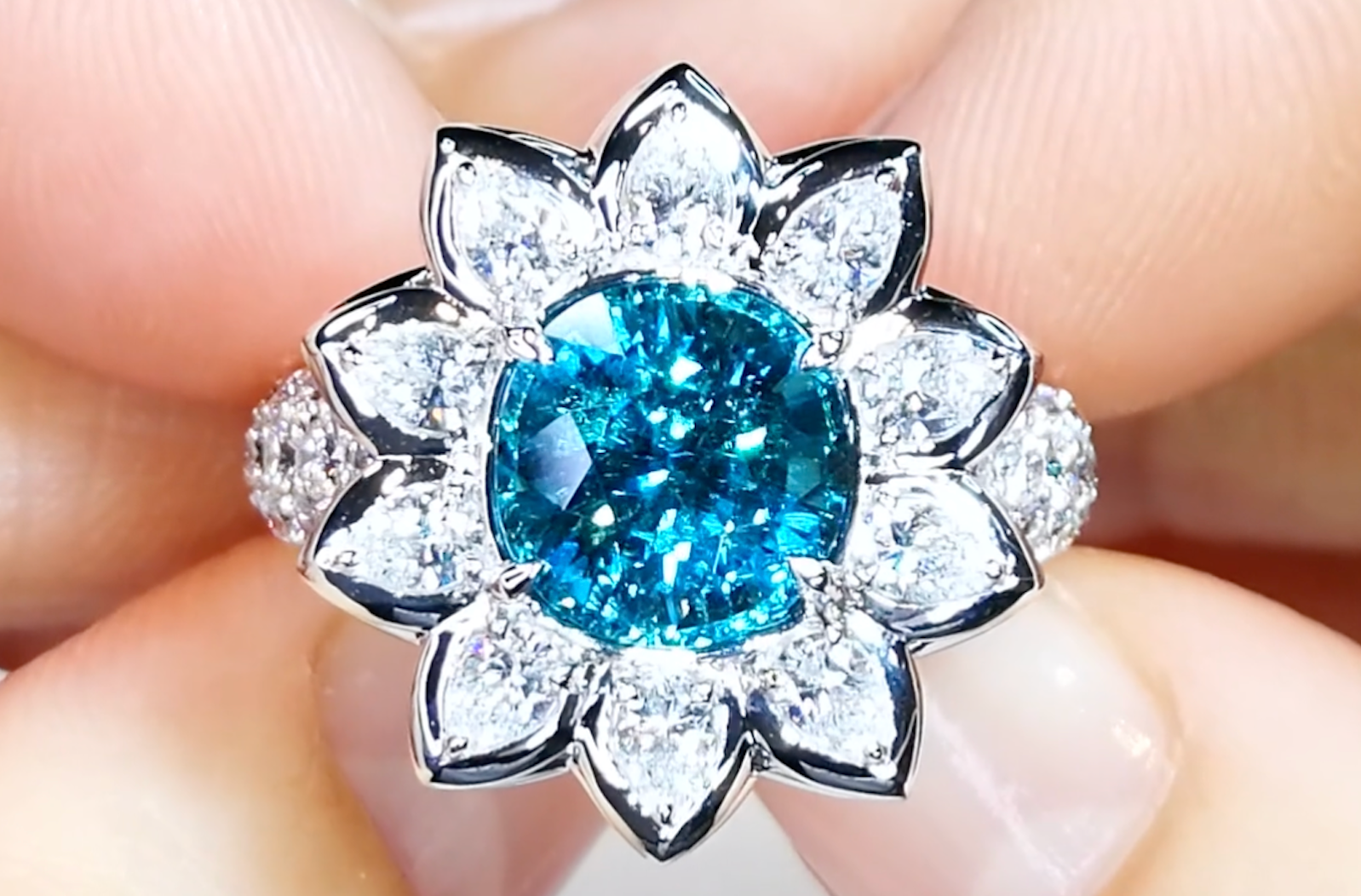 3.35ct afghanischer Neon Indikolit Ring mit D Flawless Diamanten, eingefasst in 18 Karat Weissgold