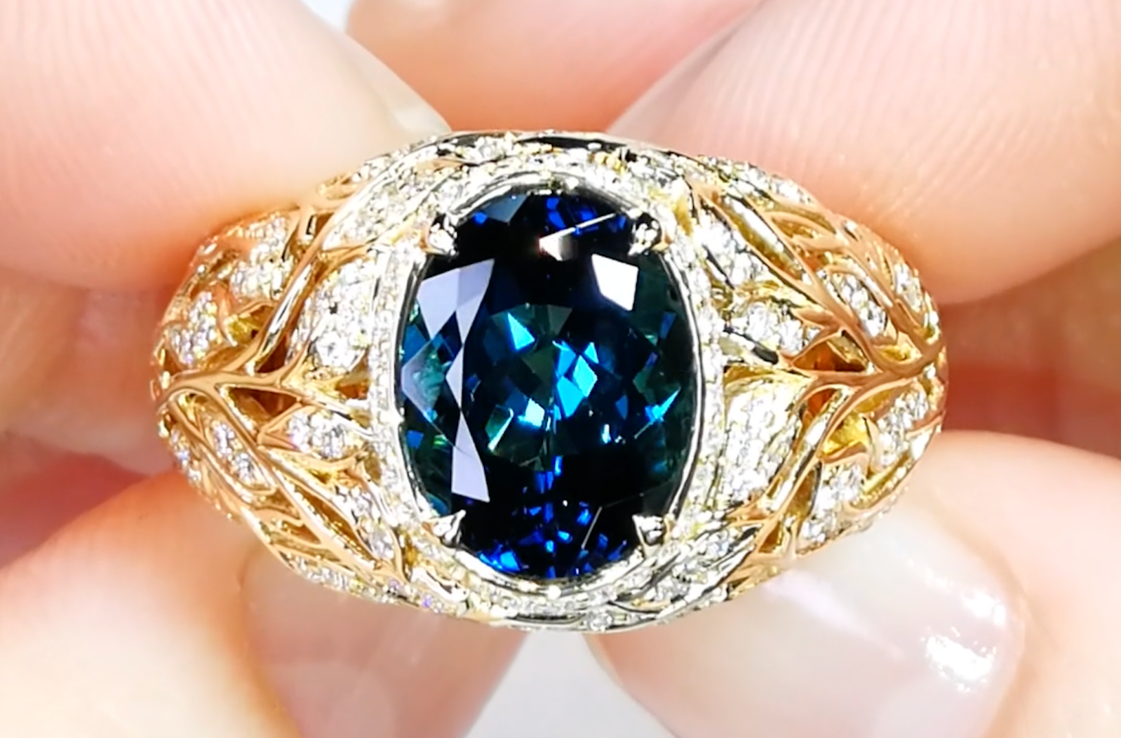 3.18ct Afghanischer indigoblauer Indikolit Ring mit D Flawless Diamanten, eingefasst in 18 Karat Gelbgold