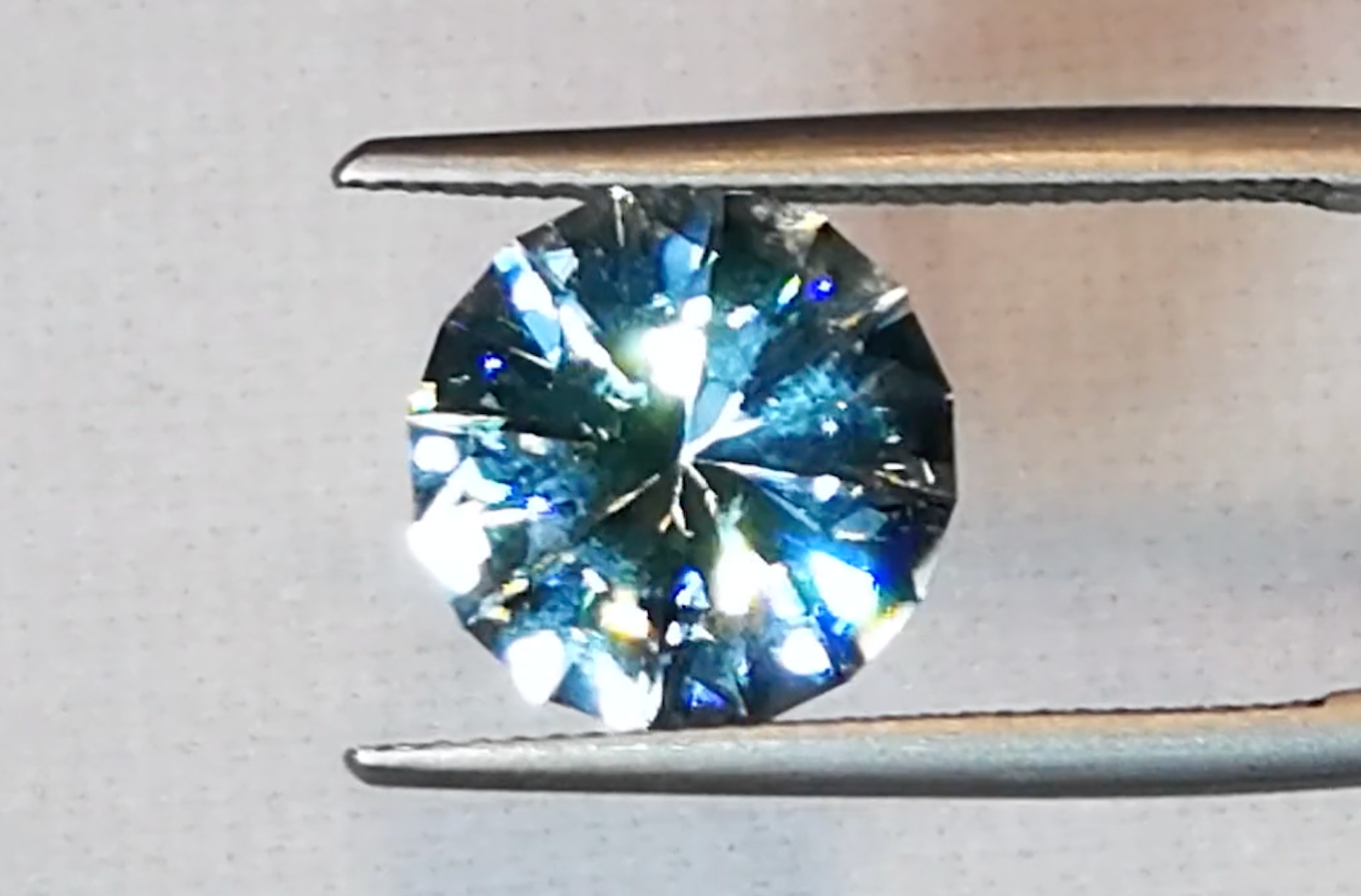 5.25ct Ungeheizter Paraiba Baby Lumina Ring mit D Flawless Diamanten, eingefasst in 18 Karat Weissgold