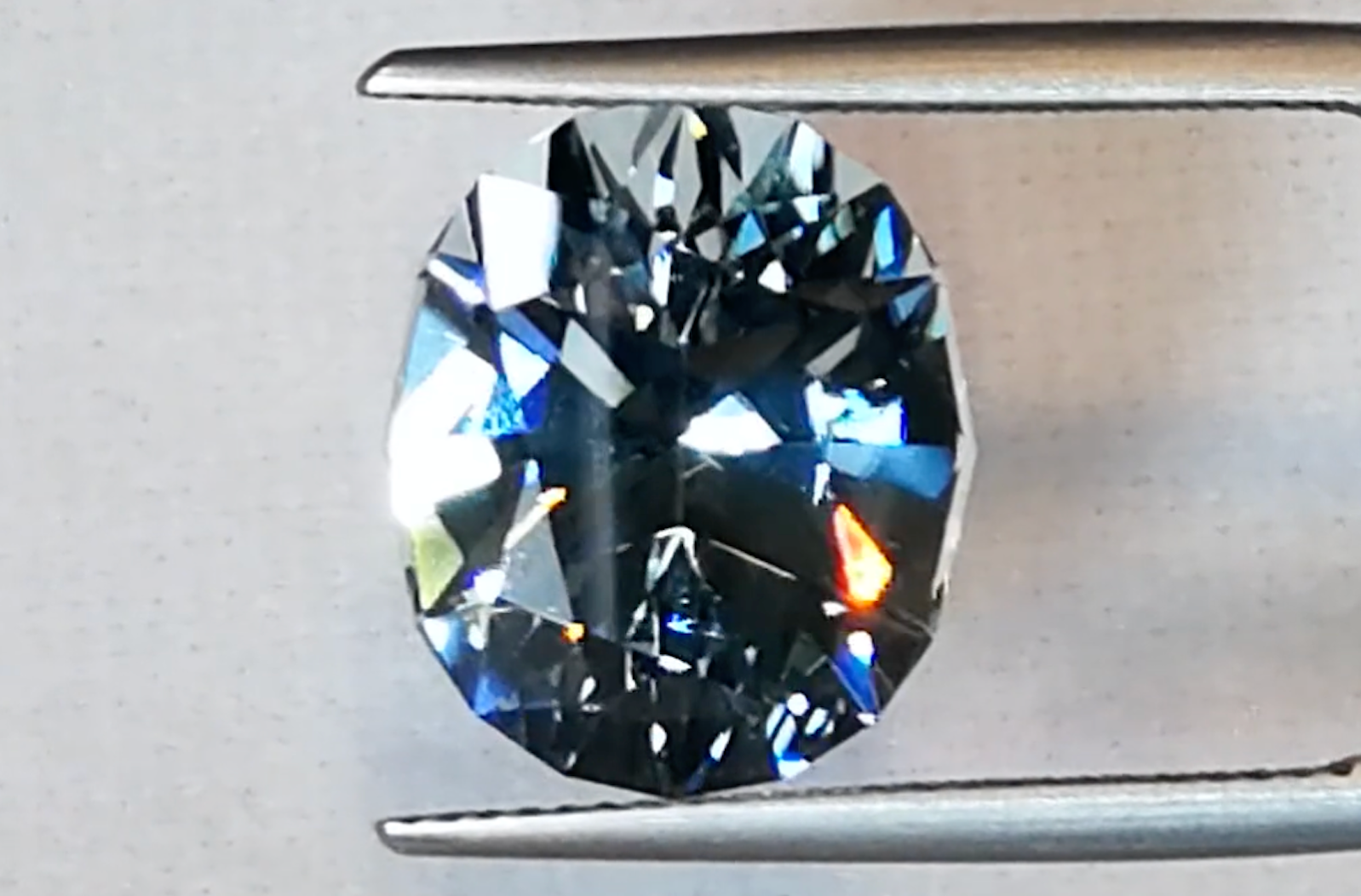 9.16ct Ungeheizter Paraiba Baby Lumina Ring mit D Flawless Diamanten, eingefasst in 18 Karat Weissgold