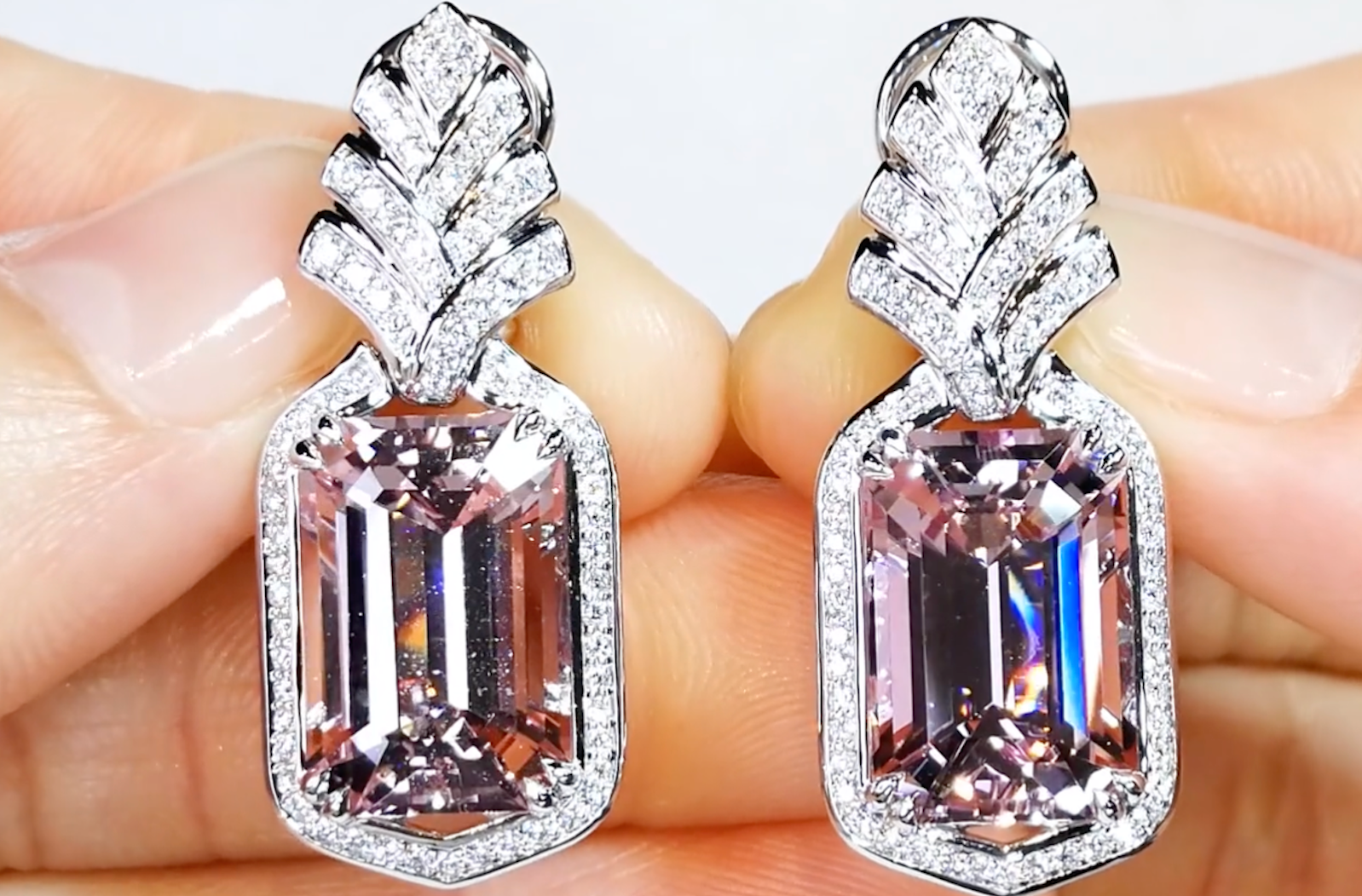 17.47ct Madagaskar Morganit Ohrringe mit D Flawless Diamanten, eingefasst in 18 Karat Weissgold