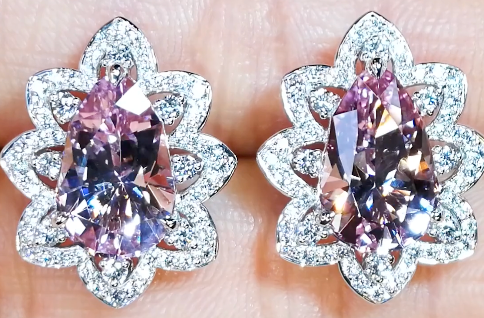 7.12ct Madagaskar Morganit Ohrringe mit D Flawless Diamanten, eingefasst in 18 Karat Weissgold